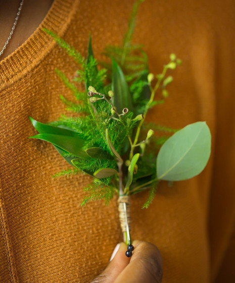 Minimalist Boutonniere