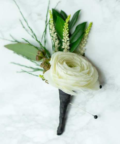 Trendy Boutonniere