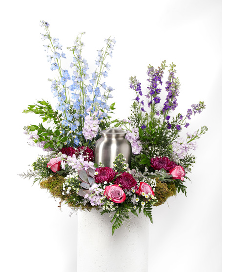 Remember your loved ones with this Elegance of Earth arrangement meant to surround an urn, photo, or memorabilia of the deceased