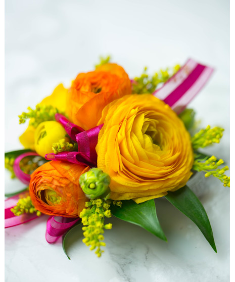 Perfect for Prom or Homecoming! This traditional boutonniere of italian ruscus, and an elegant white rose is the perfect accessory to your special day.