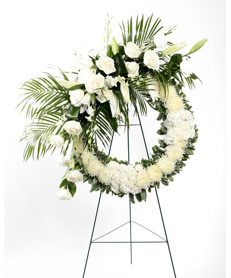 This traditional funeral wreath will deliver your condolences, while creating a time-honored addition when displayed on an easel for a wake or funeral service